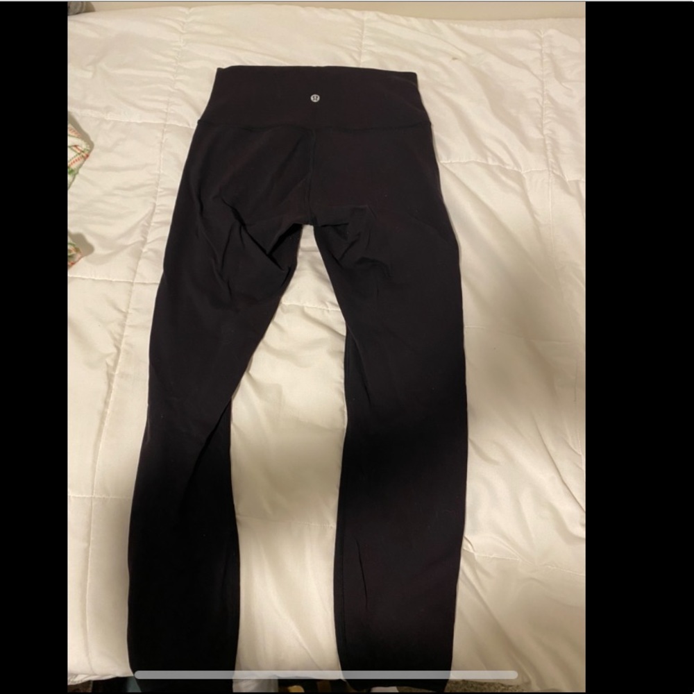 Black Lululemon wonder under leggings, size 4
